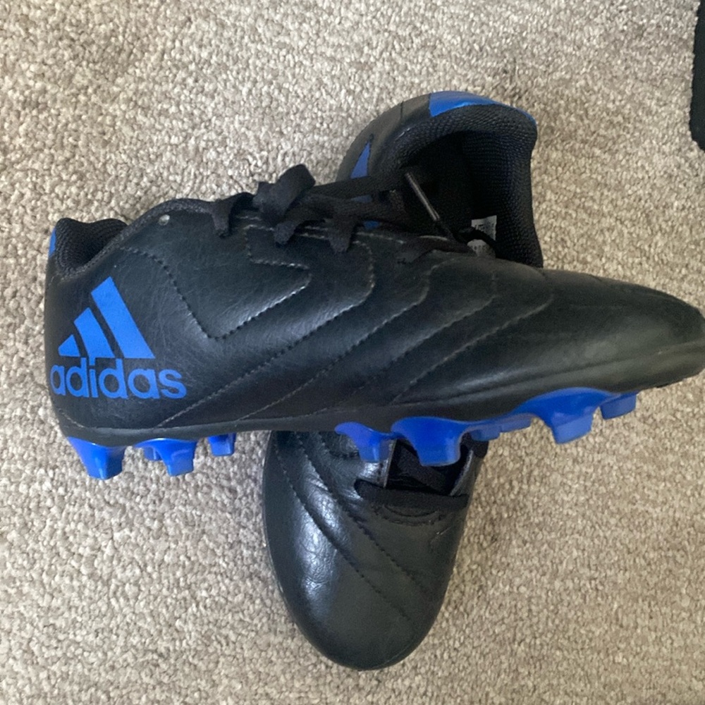 Adidas Soccer Cleat. Size 1 little Kid